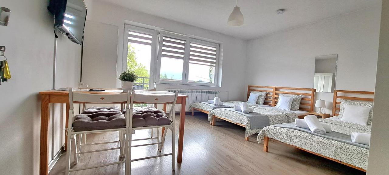 Pokoje I Apartamenty Na Szkolnej Затор Екстериор снимка