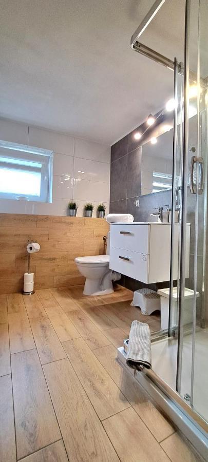 Pokoje I Apartamenty Na Szkolnej Затор Екстериор снимка